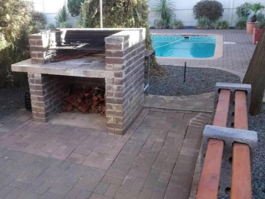 Chic Breeze Hotel Bloemfontein Kültér fotó