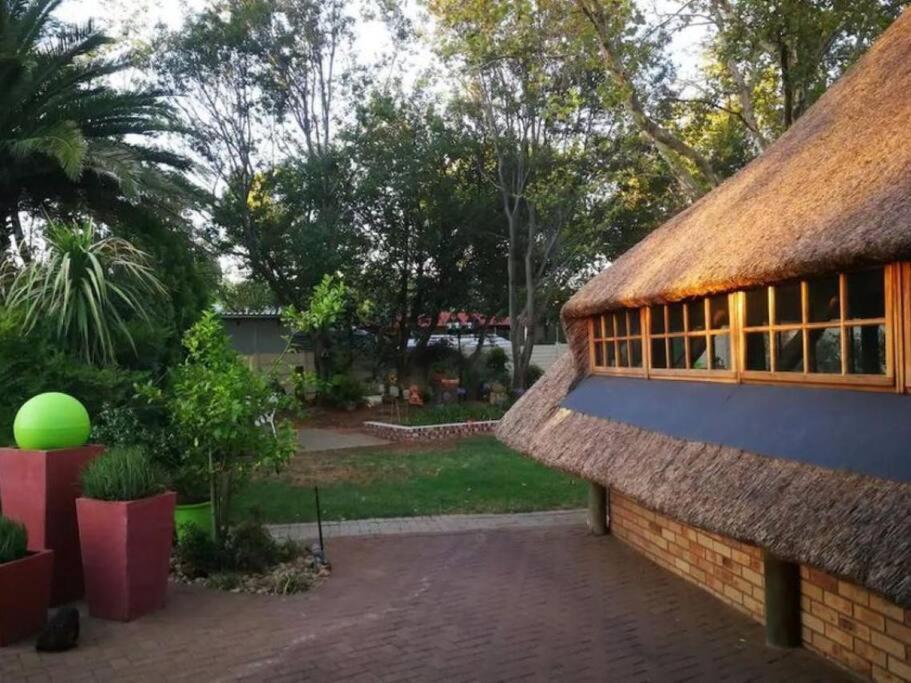 Chic Breeze Hotel Bloemfontein Kültér fotó